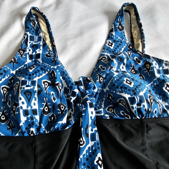 Plus Size 1x Women's One Peice Bathingsuit Faux Skirt Penningtons - Picture 2 of 7